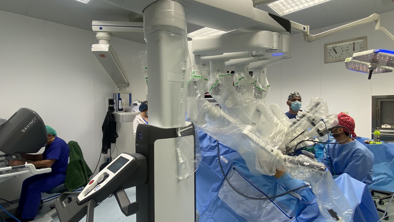 Intervento robotico del Dott. Bartolotta con il Da Vinci